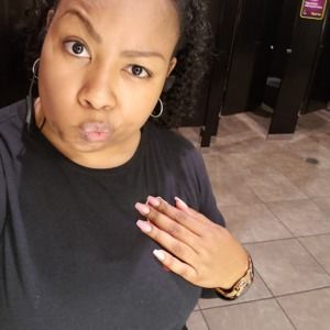 Meet your Posher, Akesha